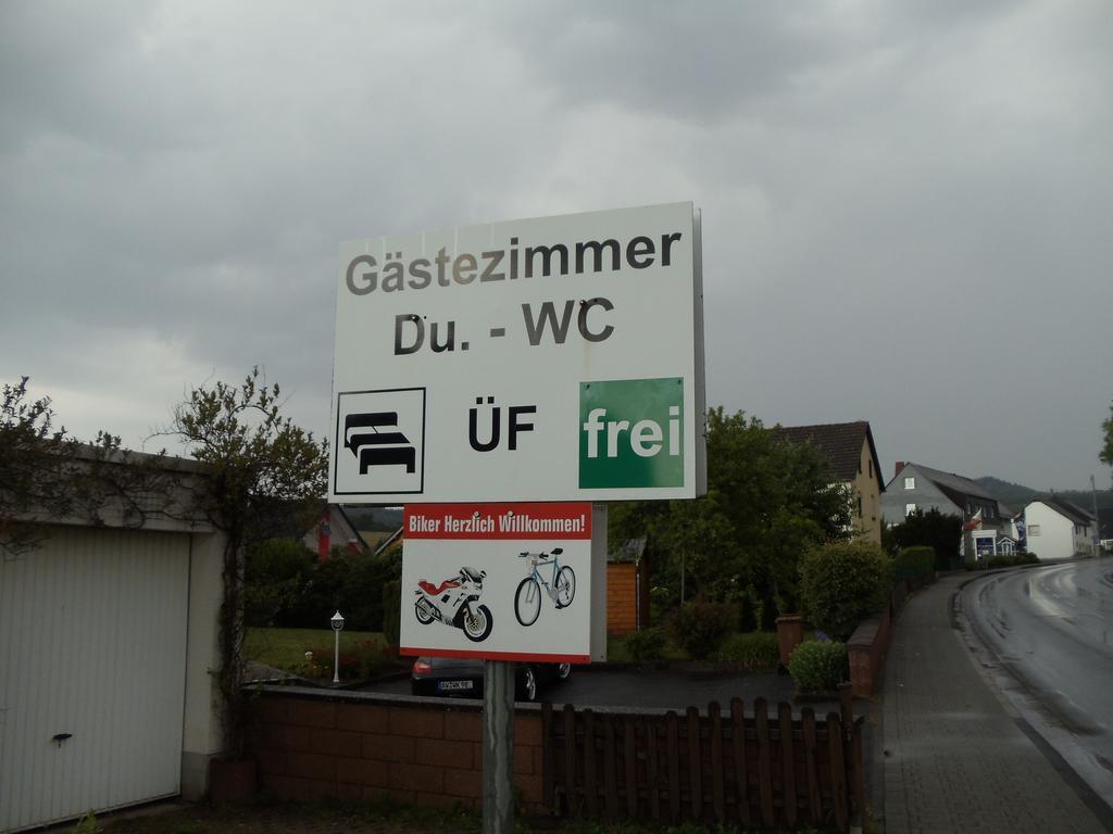 Gaestehaus Katharina Lägenhet Müllenbach Exteriör bild